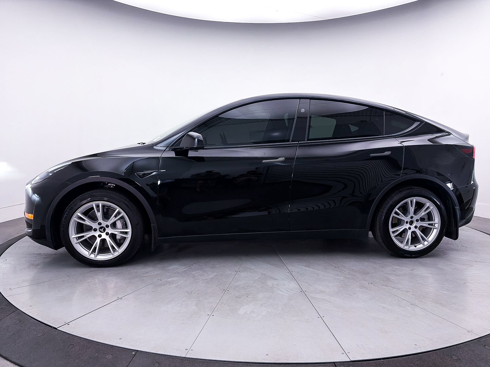 Used 2024 Tesla Model Y Long Range AWD/4WD image 34