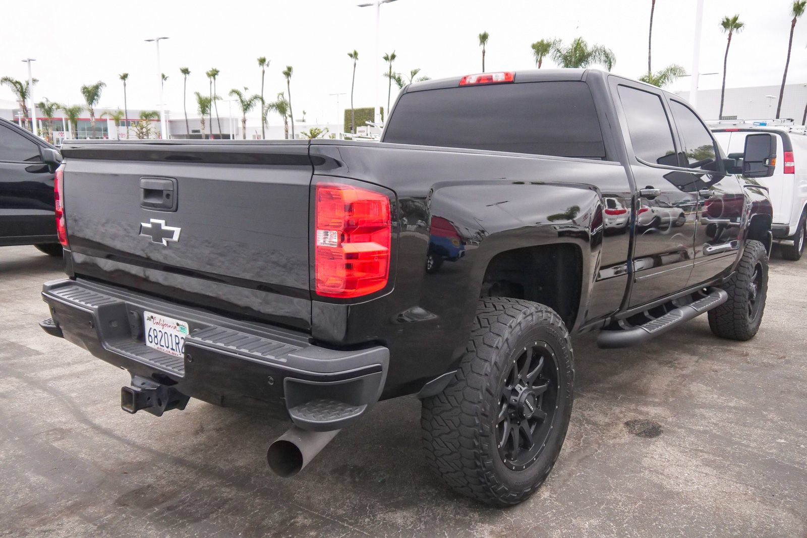 Used 2019 Chevrolet Silverado 2500 LT w/ Midnight Edition AWD/4WD image 9