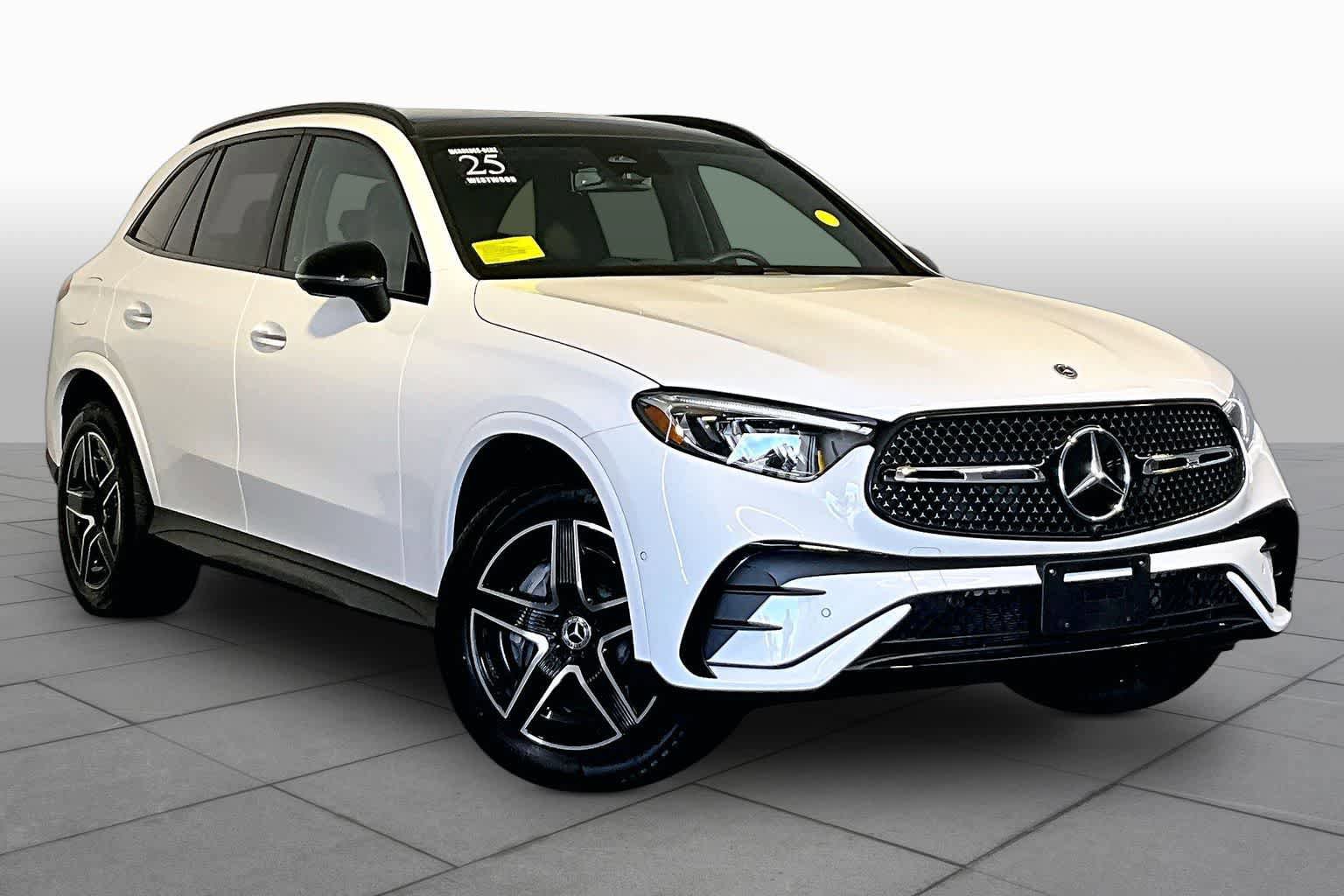 Used 2025 Mercedes-Benz GLC 300 4MATIC image 3
