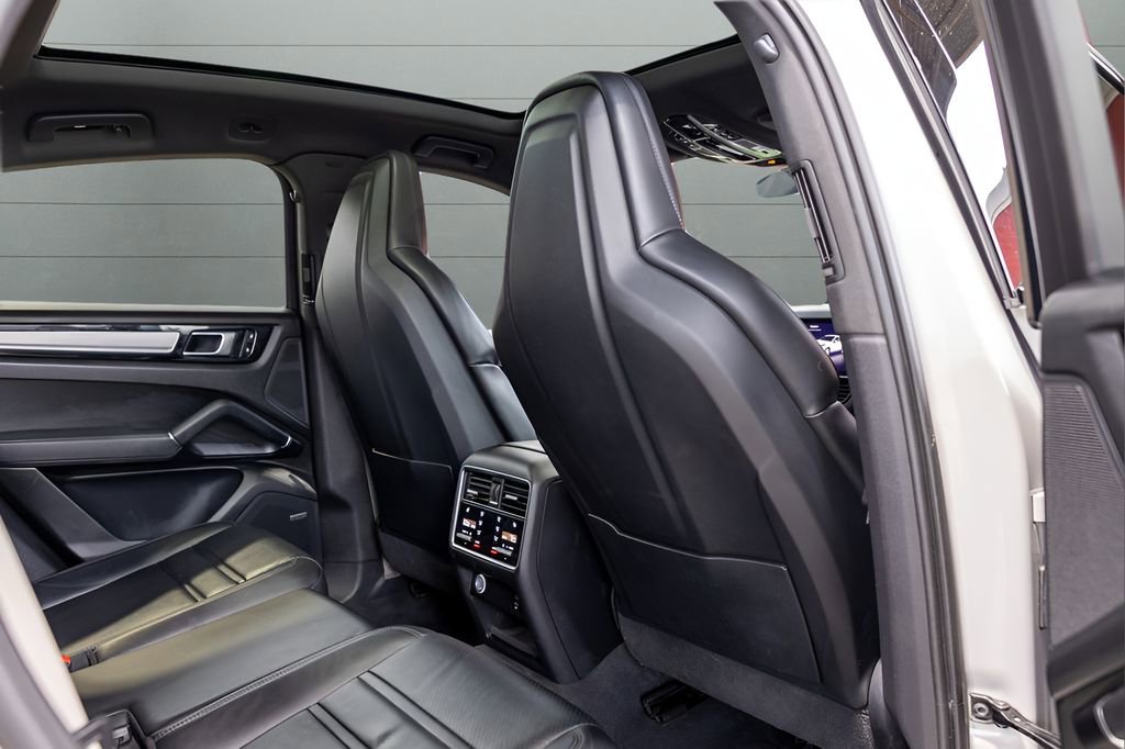 Used 2023 Porsche Cayenne Coupe AWD/4WD image 73