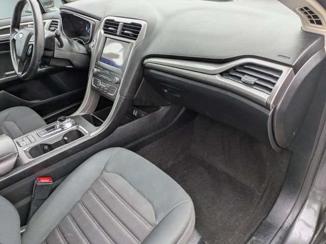 Used 2020 Ford Fusion SE FWD image 28