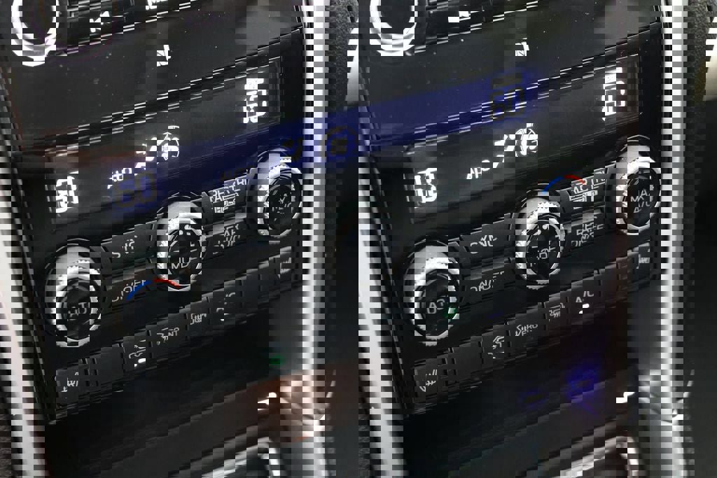 Used 2022 Subaru Ascent Limited w/ Technology Package image 26