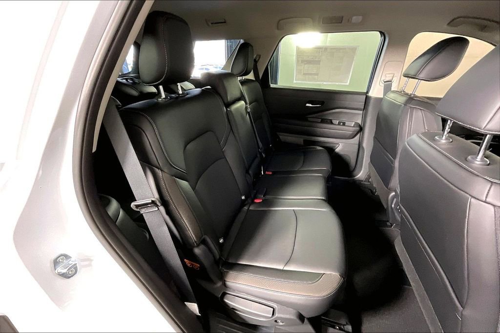 New 2026 Nissan Pathfinder SL image 34