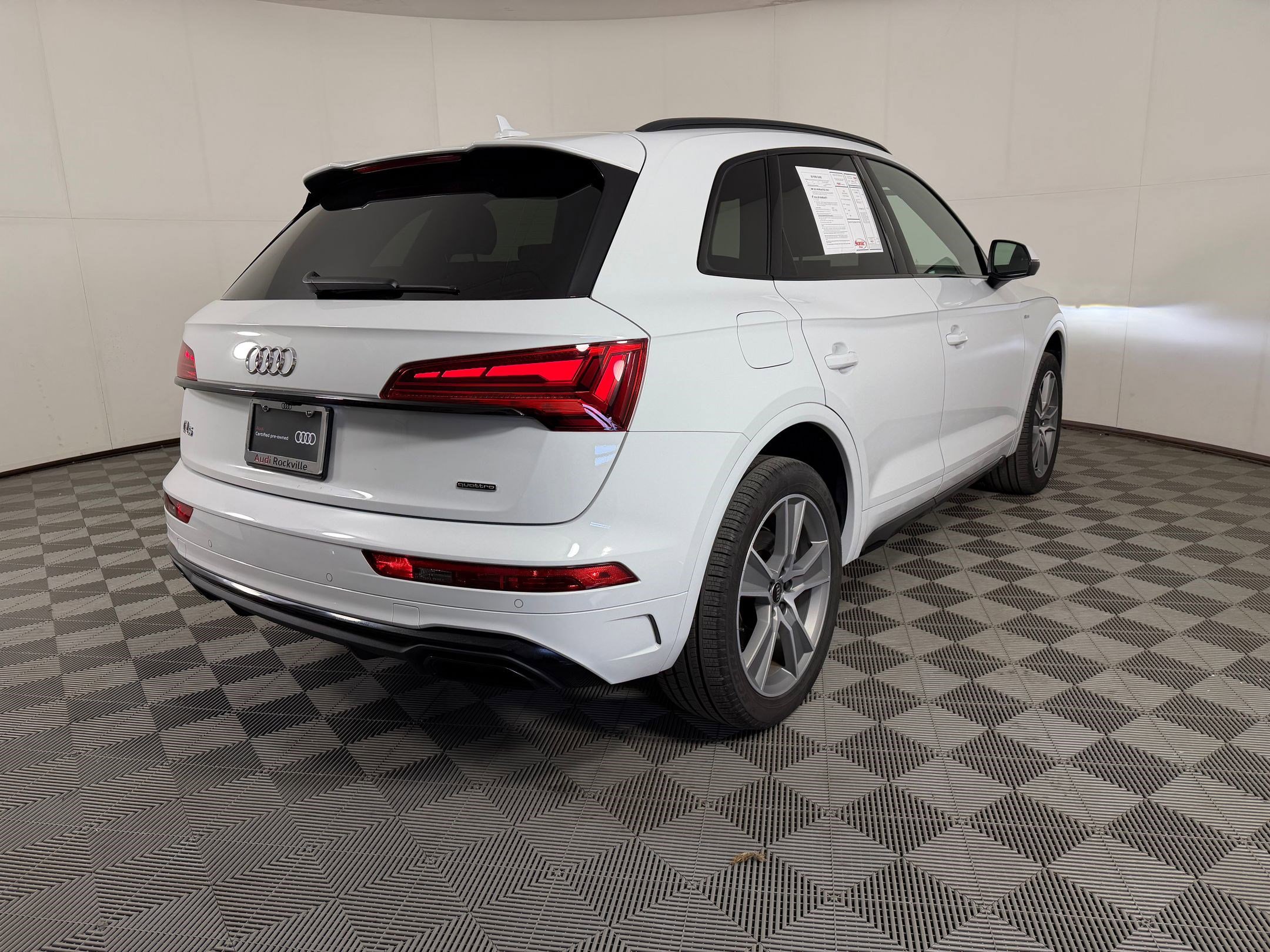 Certified 2025 Audi Q5 2.0T Premium w/ Convenience Plus Package image 9