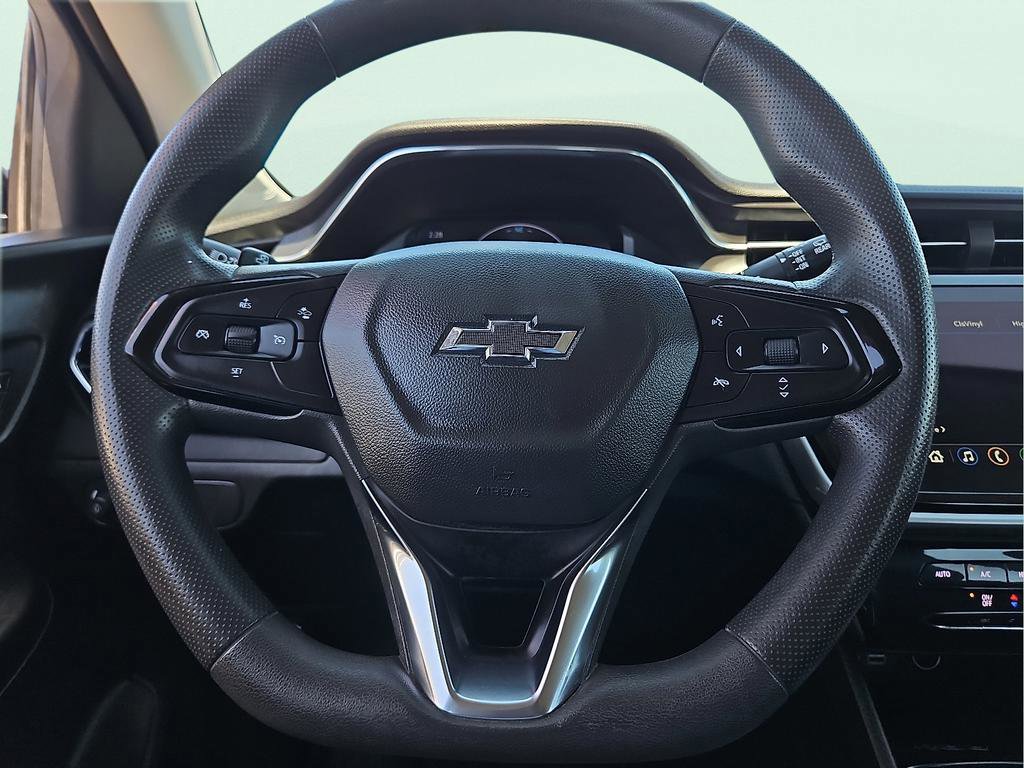 Used 2023 Chevrolet Bolt EUV LT FWD image 17