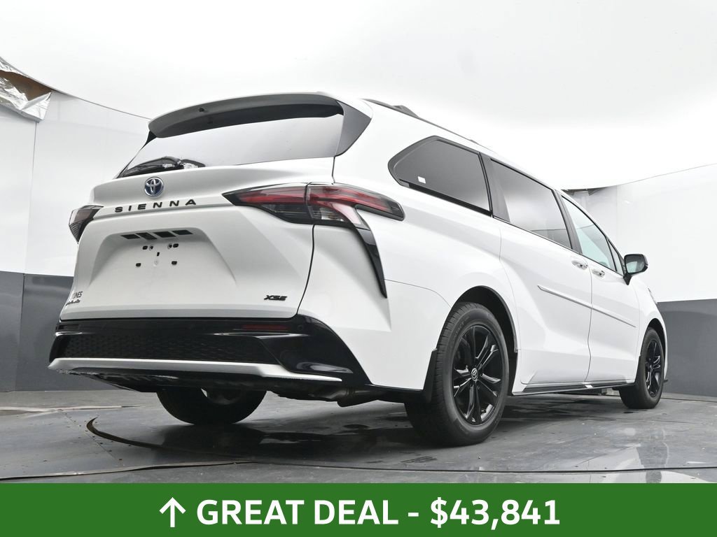 Used 2025 Toyota Sienna XSE AWD/4WD image 33