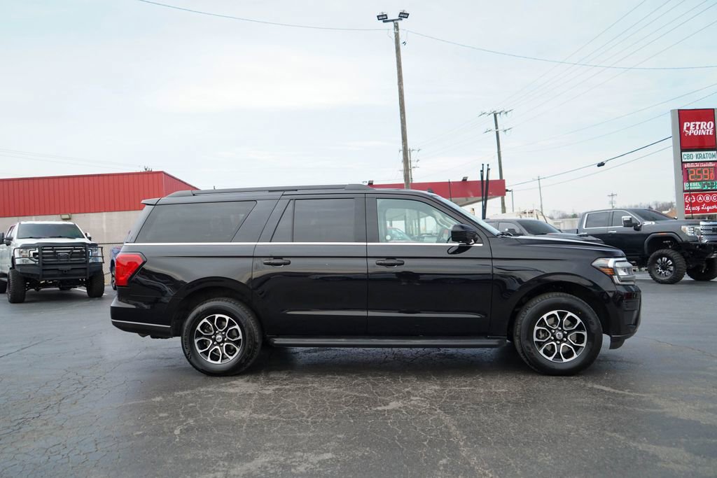 Used 2024 Ford Expedition Max XLT image 2