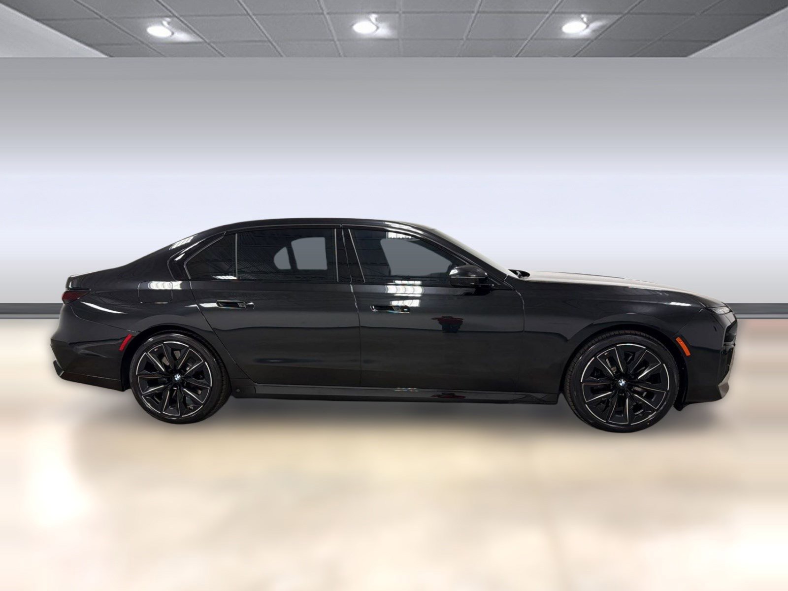 Certified 2025 BMW 760i xDrive w/ Executive Package AWD/4WD image 6
