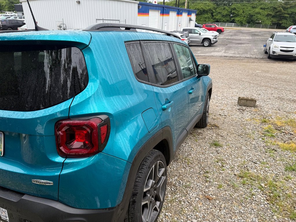 Used 2021 Jeep Renegade Latitude w/ Luxury Group I image 4