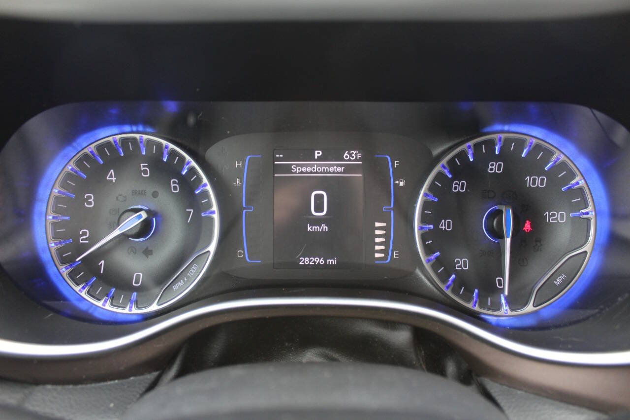 Used 2019 Chrysler Pacifica Touring-L FWD image 12
