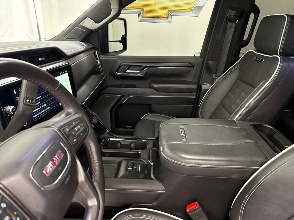 Used 2025 GMC Sierra 2500 AT4X image 26