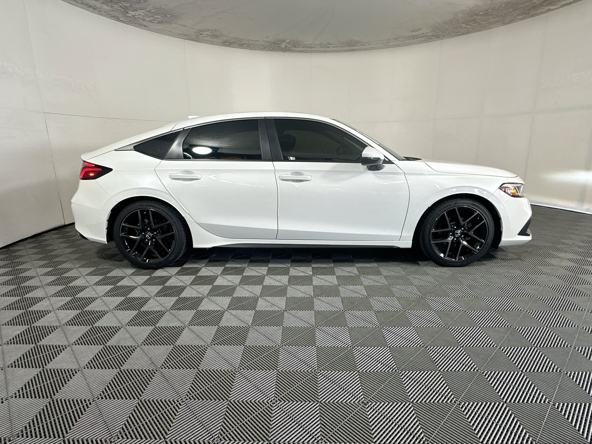 Used 2024 Honda Civic Sport Touring image 2