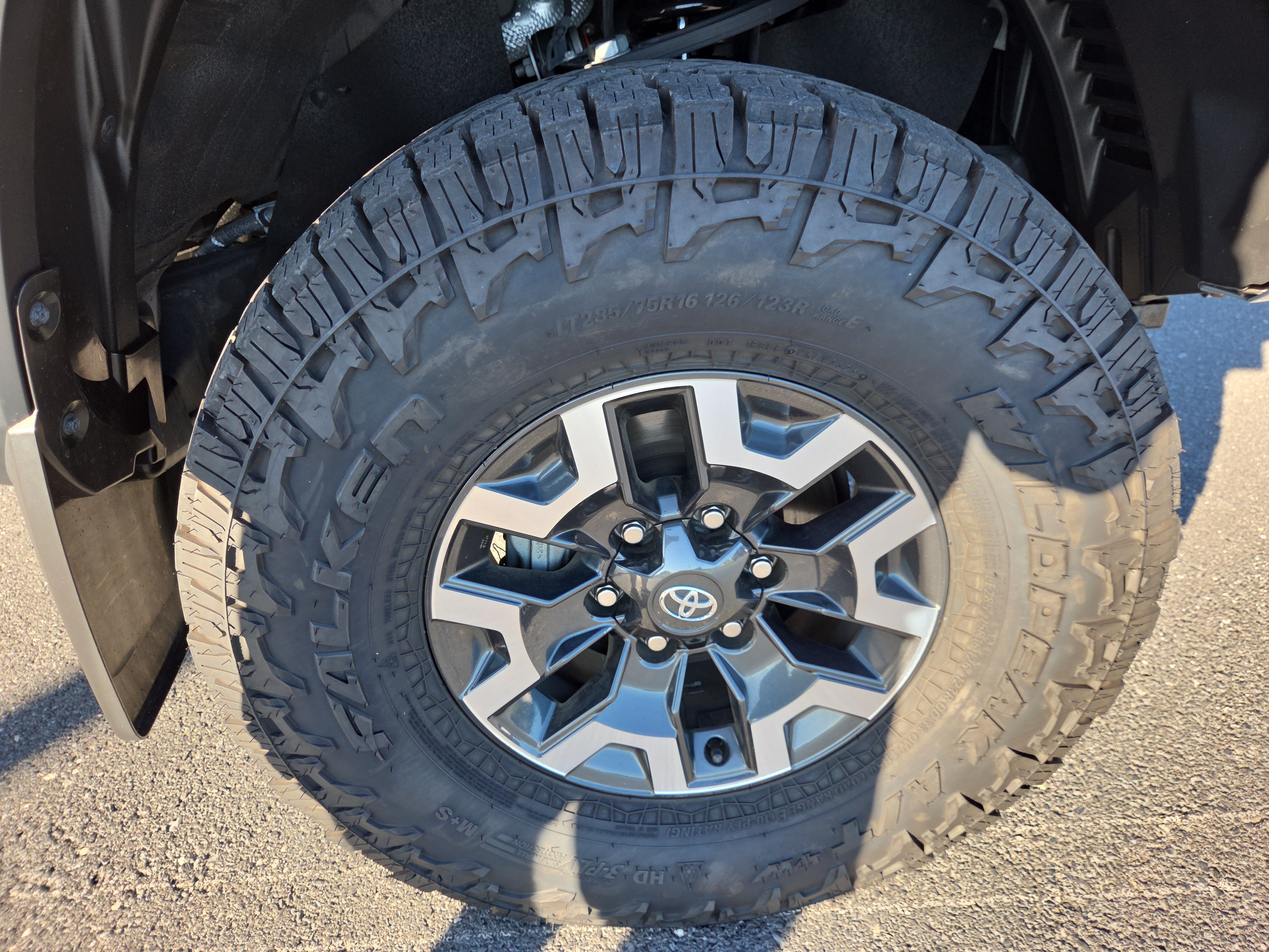 Used 2021 Toyota Tacoma TRD Off-Road w/ TRD Premium Off Road Package AWD/4WD image 30