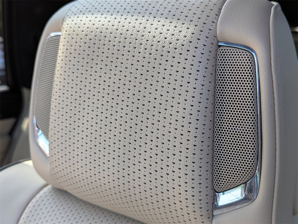 Used 2022 Cadillac Escalade Premium Luxury image 14