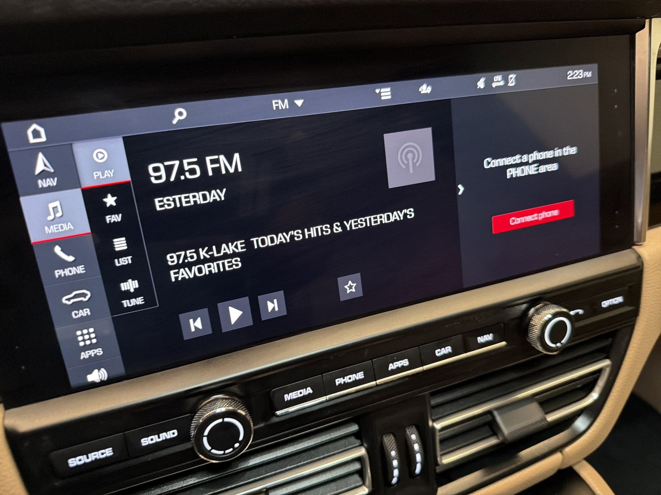 Used 2021 Porsche Macan image 22