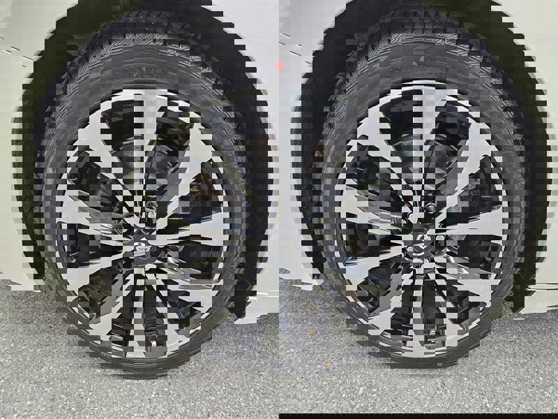 Used 2018 Nissan Maxima SR w/ Interior Lighting Package image 16