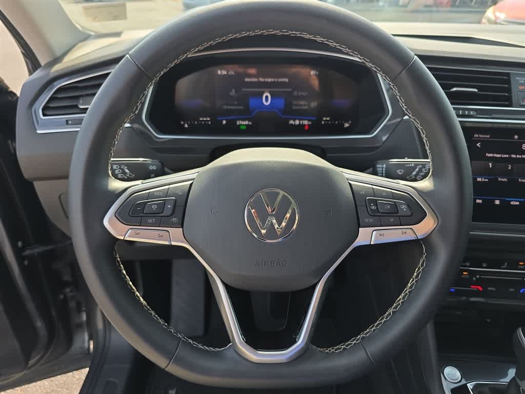 Used 2024 Volkswagen Tiguan SE w/ Panoramic Sunroof Package AWD/4WD image 18