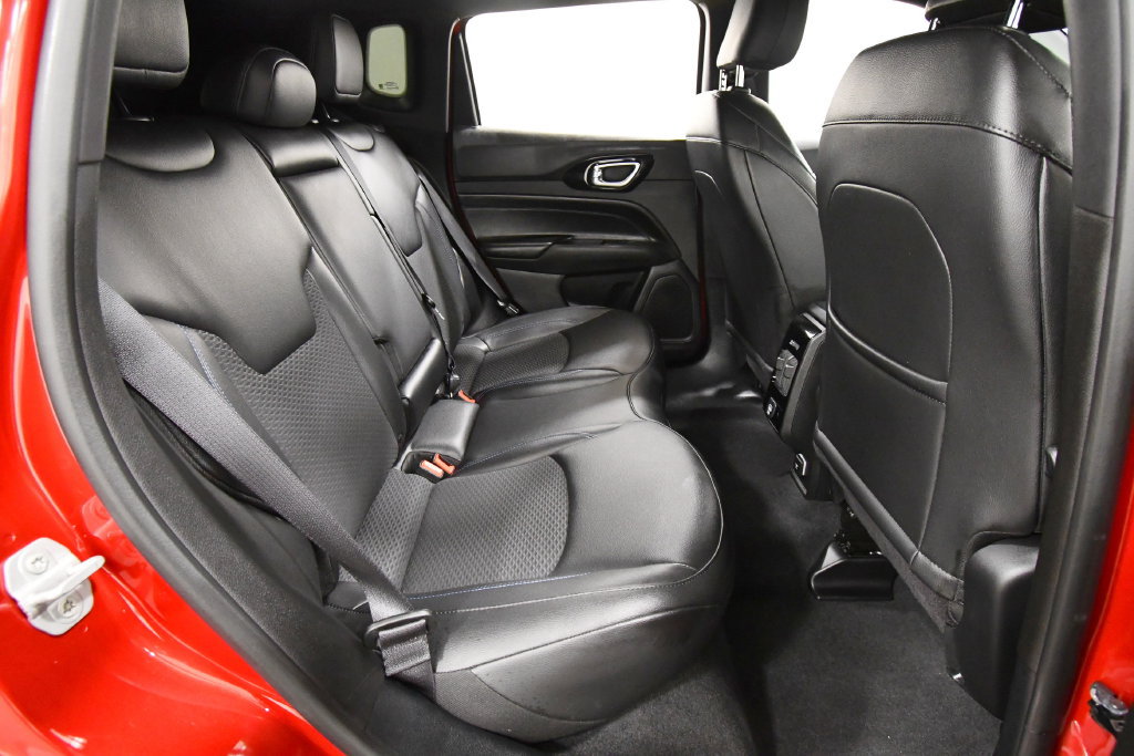 Used 2026 Jeep Compass Latitude AWD/4WD image 17
