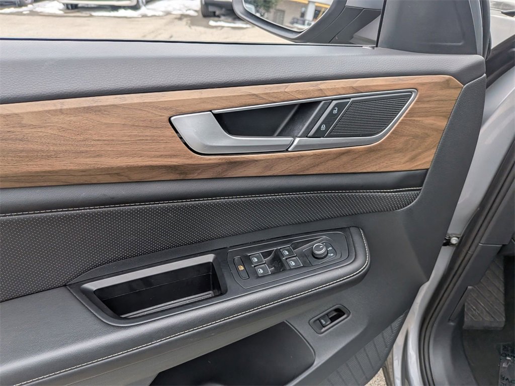 Used 2024 Volkswagen Atlas SE image 11