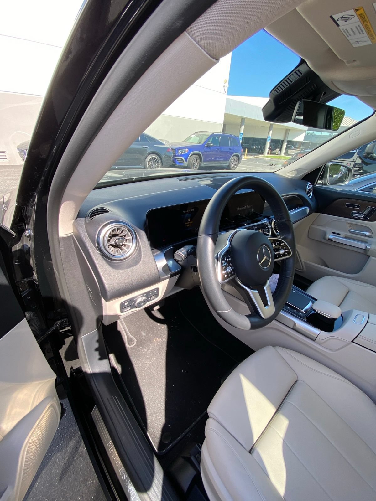 Used 2023 Mercedes-Benz GLB 250 image 8