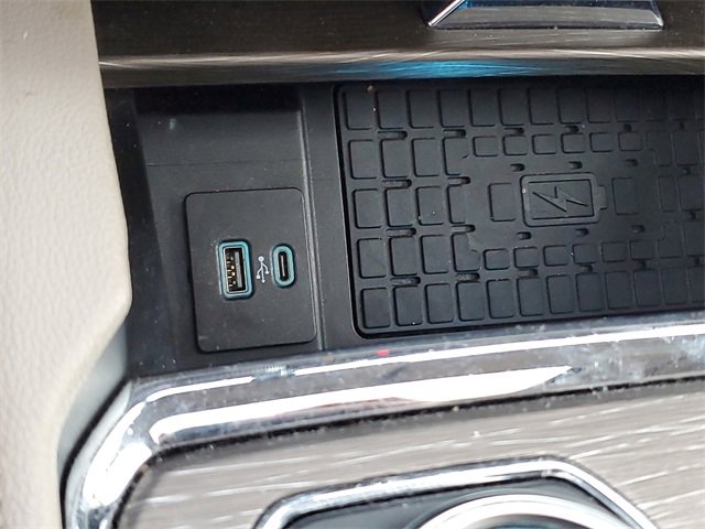 Used 2023 Ford Expedition Limited image 20