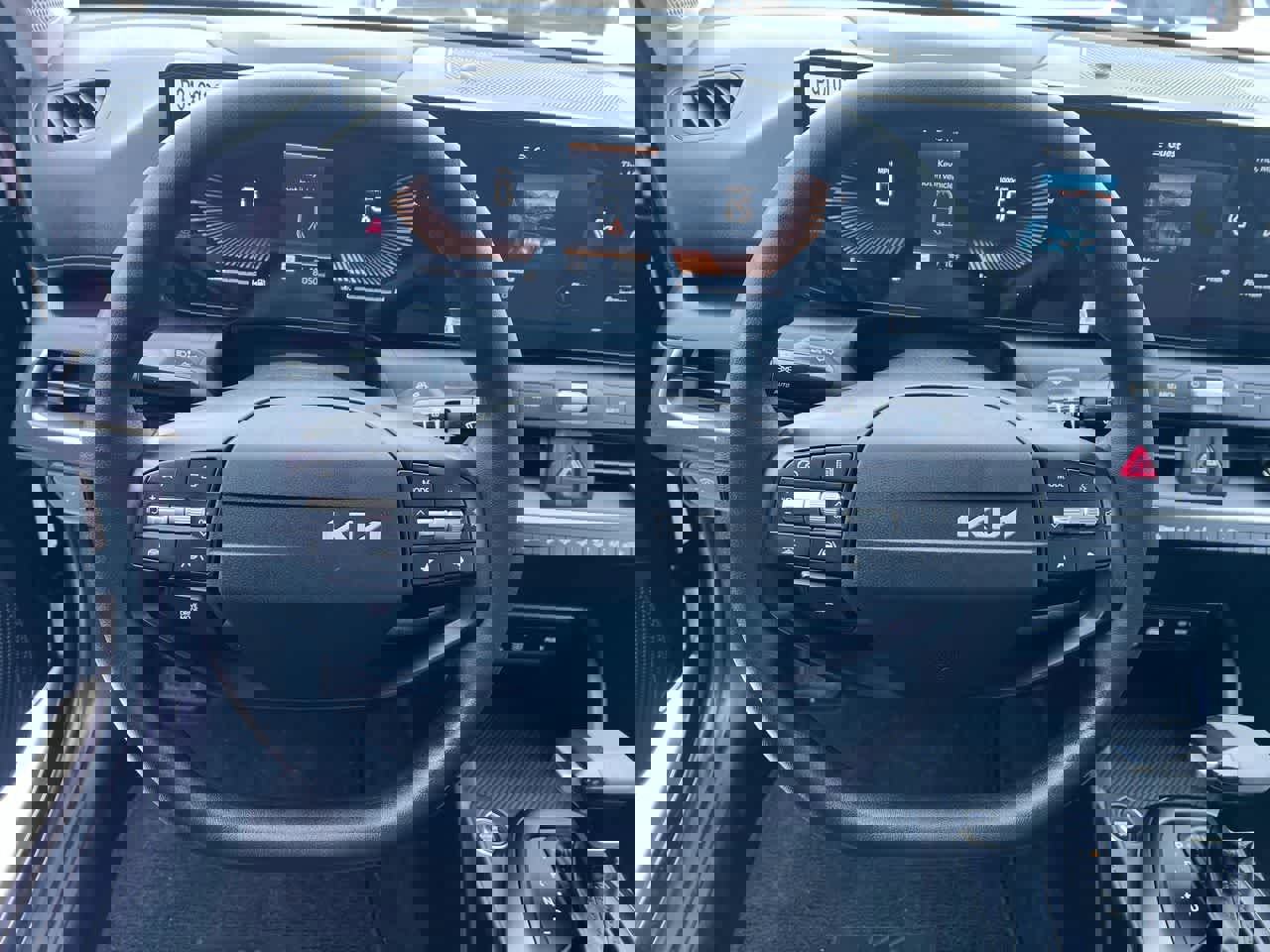 Used 2025 Kia K4 LXS image 14