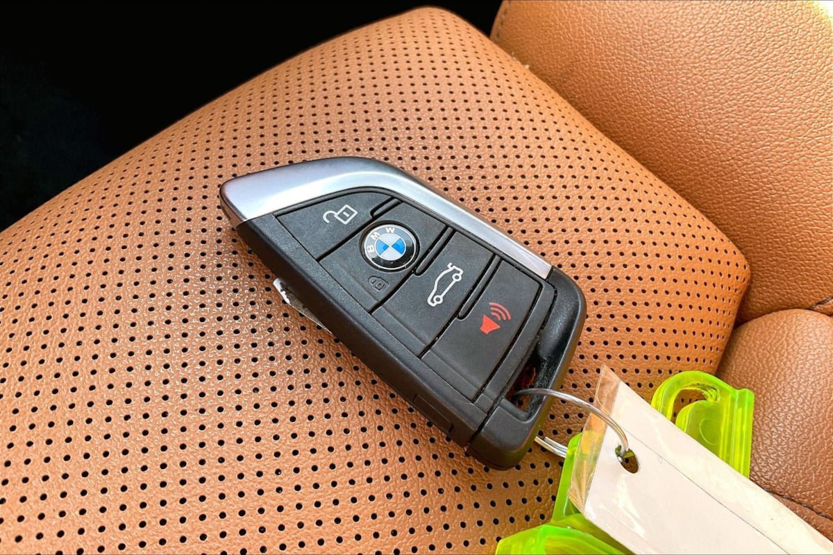 Used 2021 BMW 530e w/ Parking Assistance Package RWD image 11