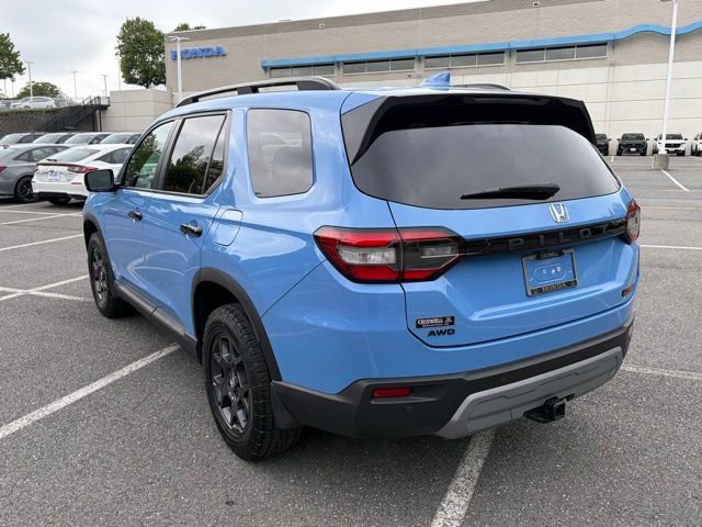 Certified 2023 Honda Pilot TrailSport image 3