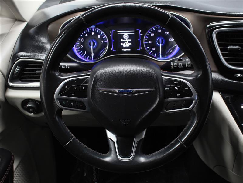 Used 2018 Chrysler Pacifica Touring-L FWD image 14