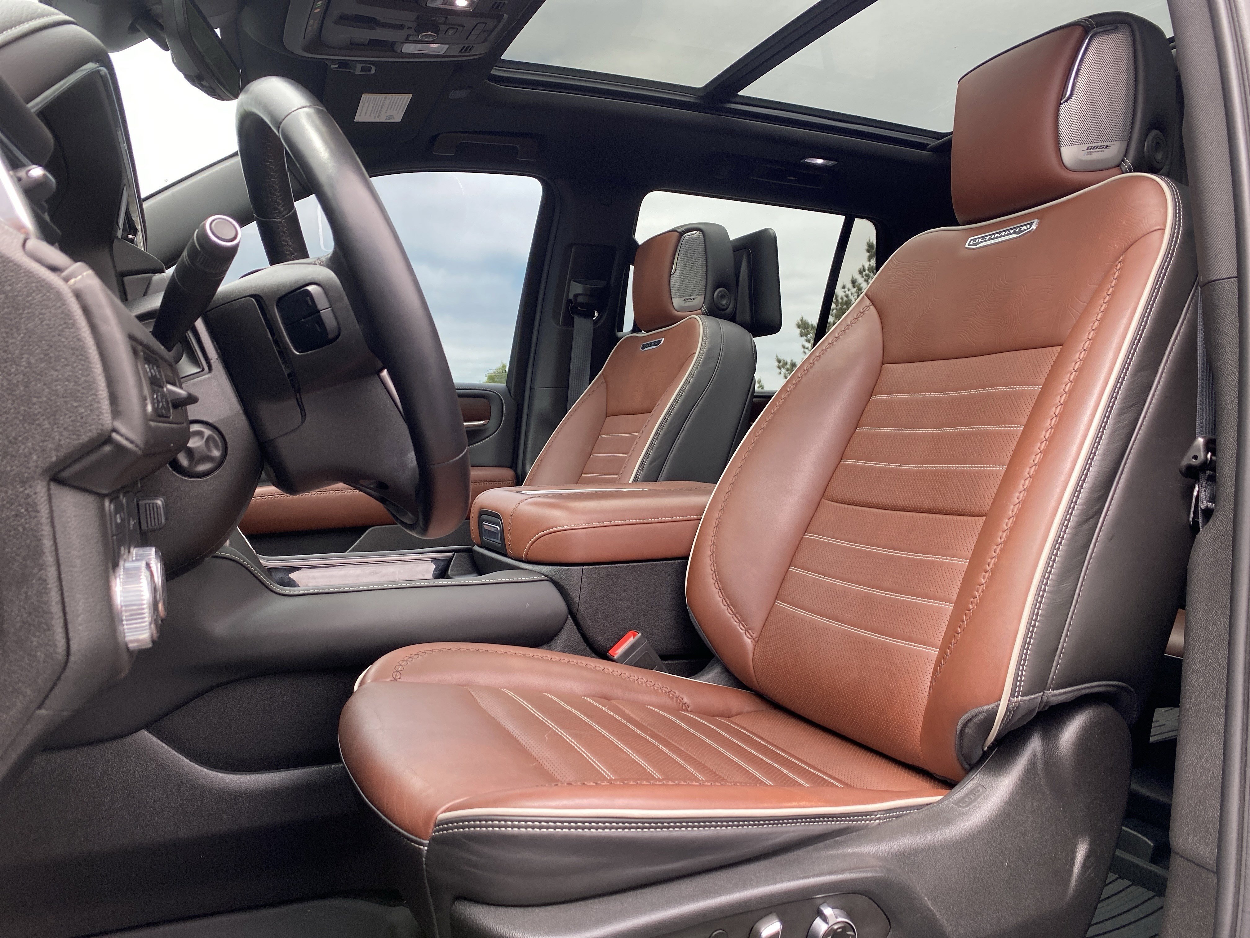 Used 2023 GMC Yukon Denali Ultimate AWD/4WD image 7