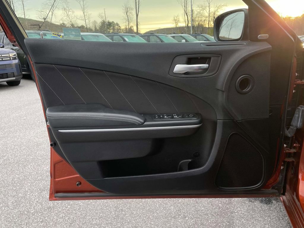 Used 2021 Dodge Charger SXT image 5