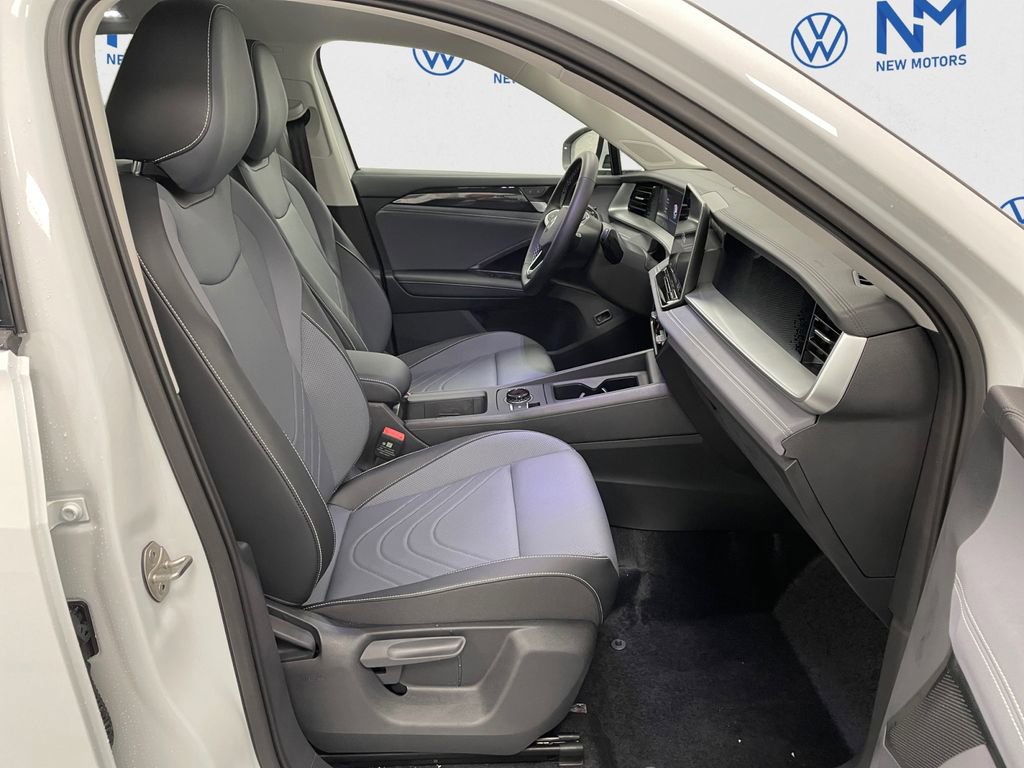 New 2026 Volkswagen Tiguan SE image 13