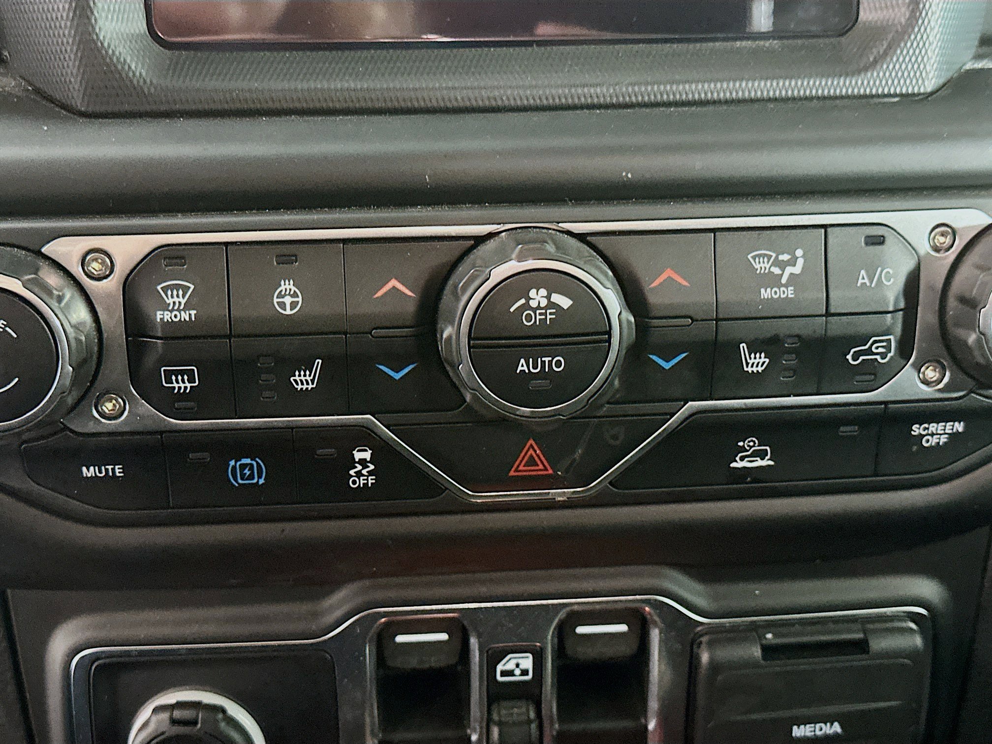 Used 2023 Jeep Wrangler Sahara w/ Cold Weather Group image 23