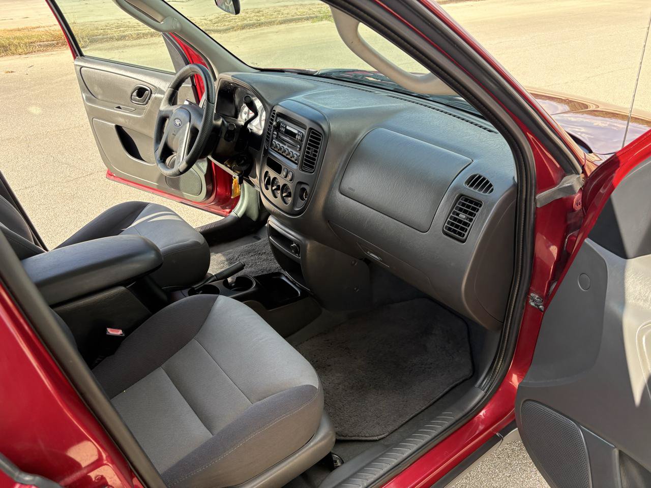 Used 2004 Ford Escape XLS FWD image 24