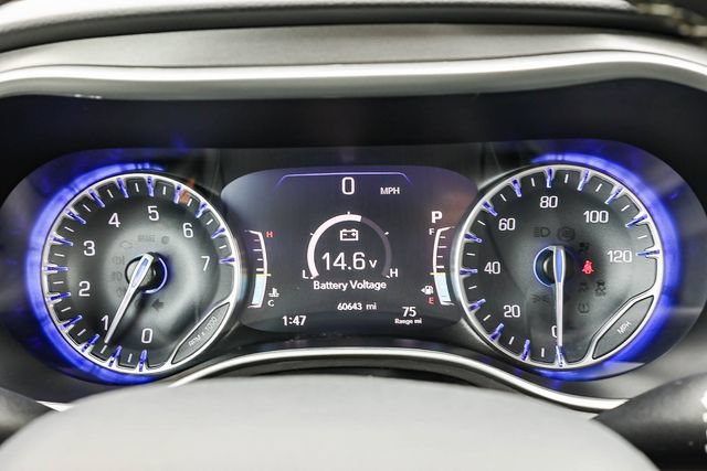 Used 2024 Chrysler Pacifica Touring-L FWD image 26