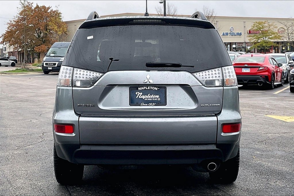 Used 2013 Mitsubishi Outlander SE AWD/4WD image 3