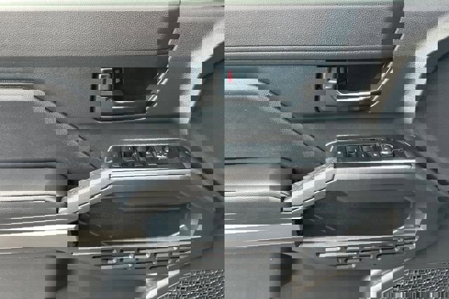 Used 2025 Toyota Tacoma SR5 image 12