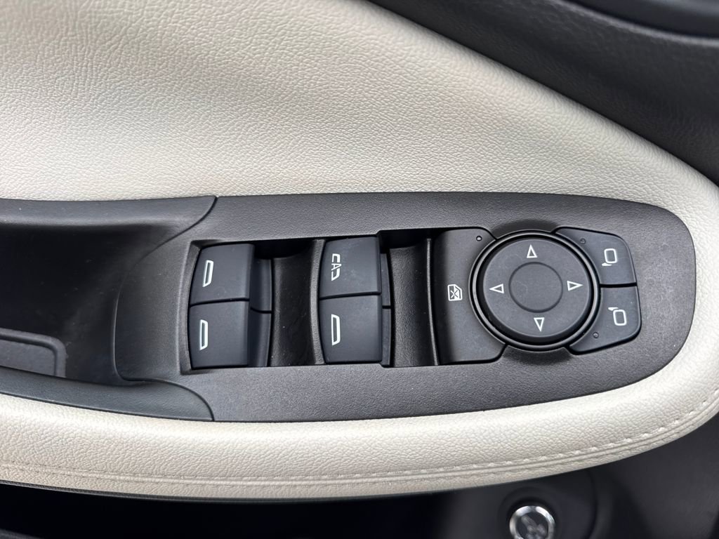 Used 2022 Buick Encore GX Select image 15