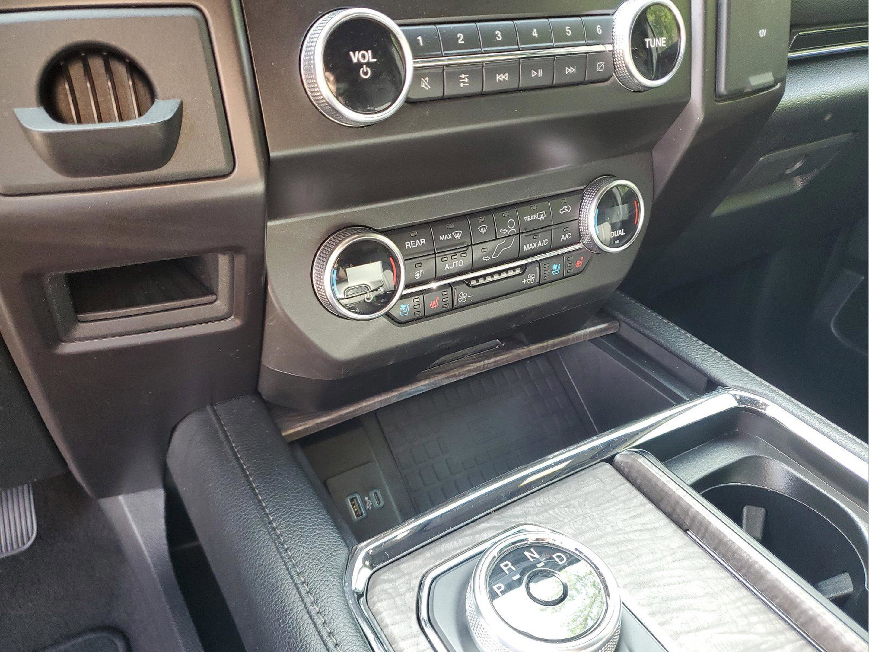 Used 2020 Ford Expedition Limited w/ Equipment Group 301A image 21