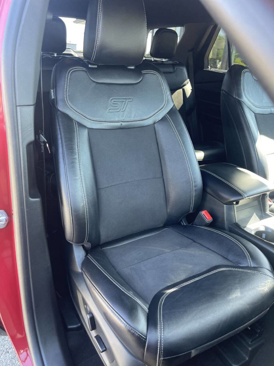 Used 2023 Ford Explorer ST w/ ST Street Pack AWD/4WD image 15