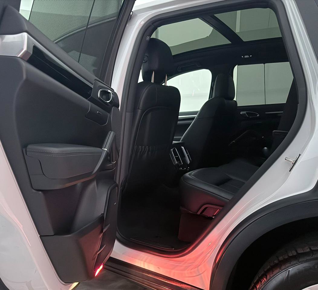 Used 2018 Porsche Cayenne S AWD/4WD image 21