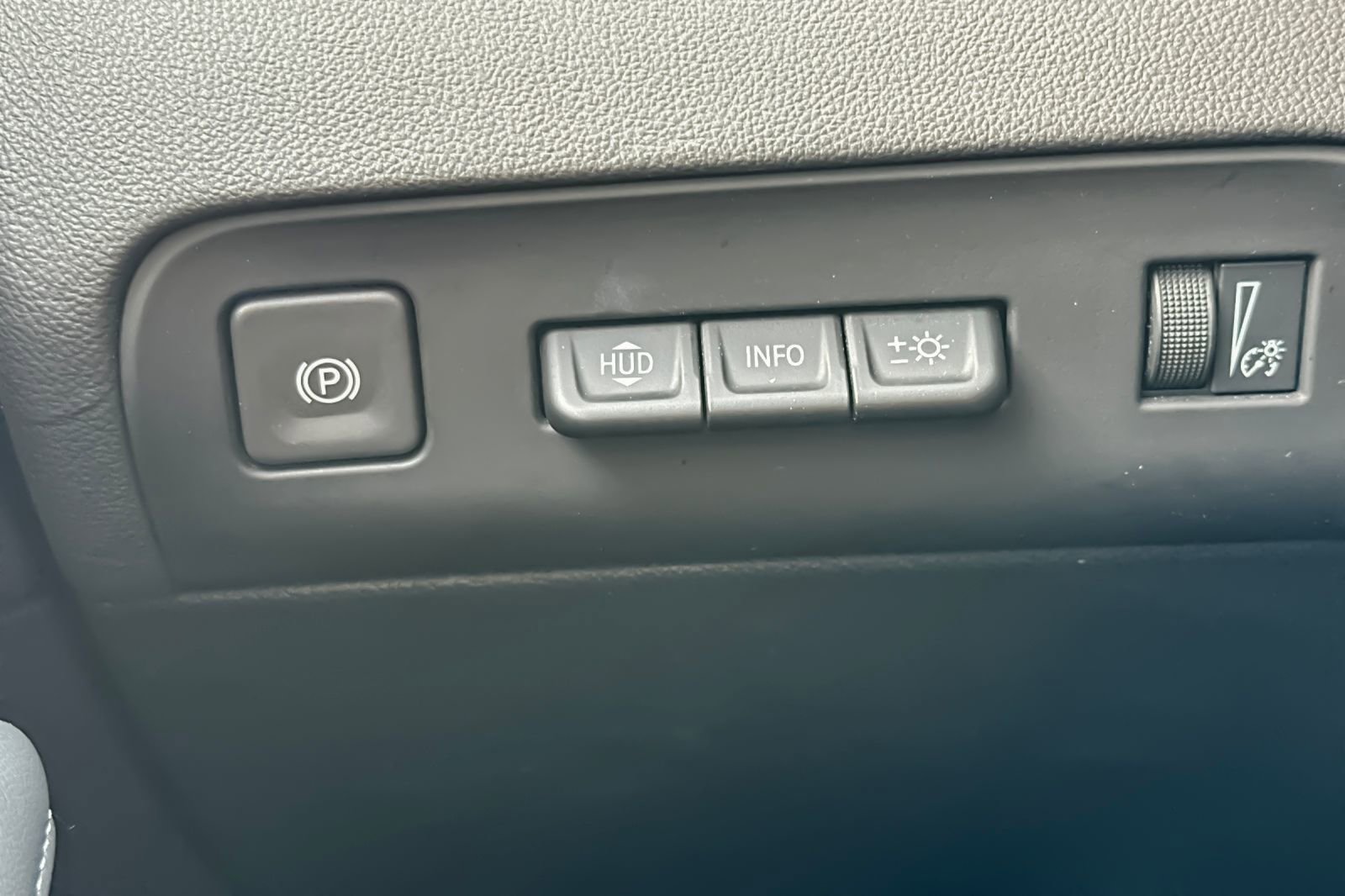 Used 2024 Buick Enclave Premium image 32