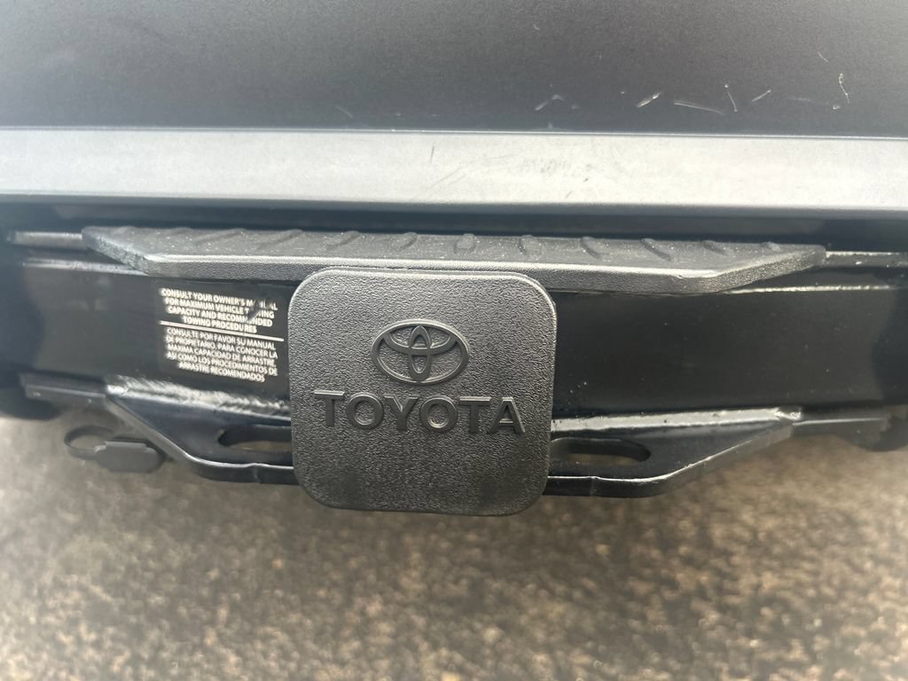 Used 2020 Toyota Highlander XLE AWD/4WD image 30