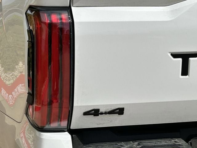 Used 2025 Toyota Tundra Limited AWD/4WD image 7