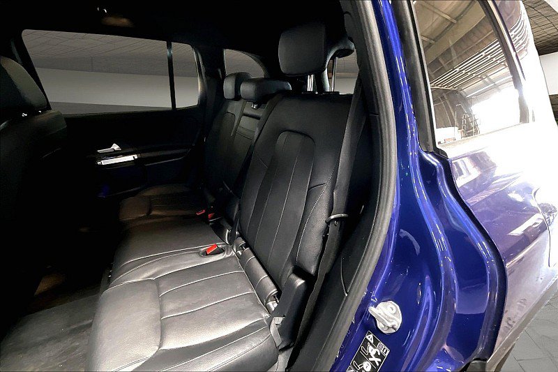 Used 2021 Mercedes-Benz GLB 250 w/ Premium Package image 22