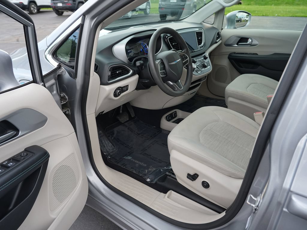 Used 2017 Chrysler Pacifica Touring Plus FWD image 13
