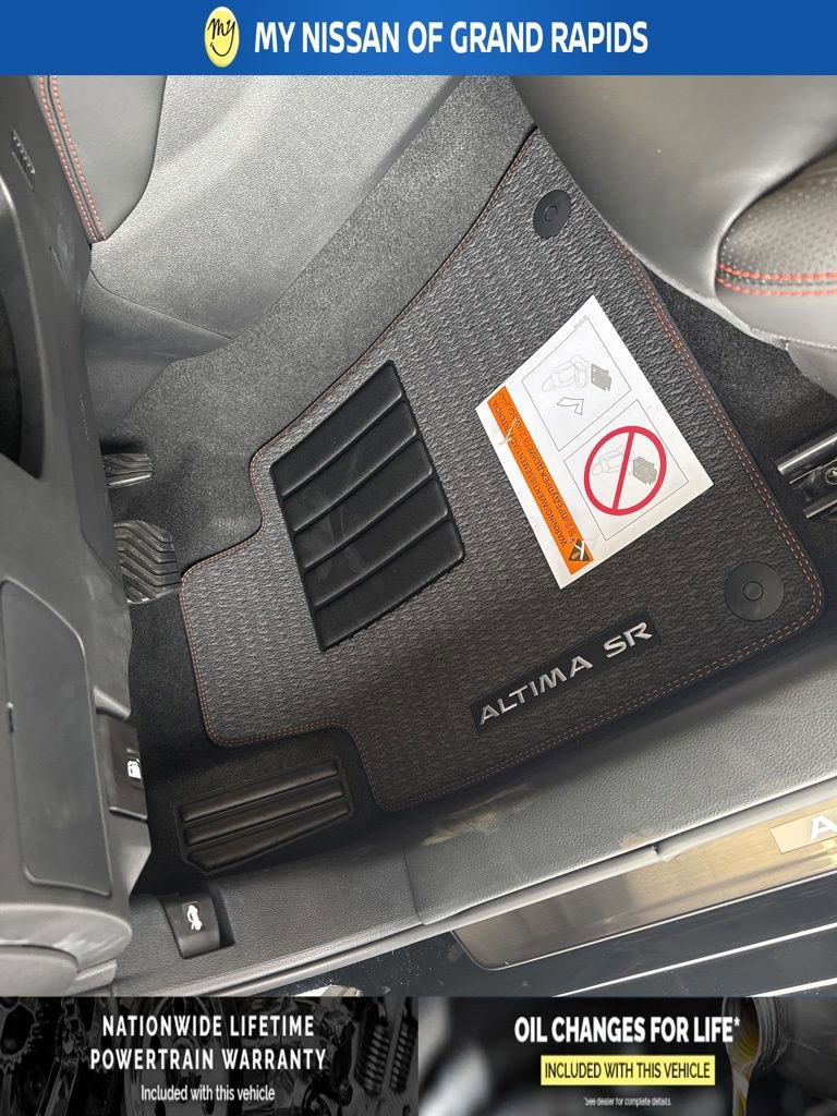 New 2025 Nissan Altima 2.5 SR image 12