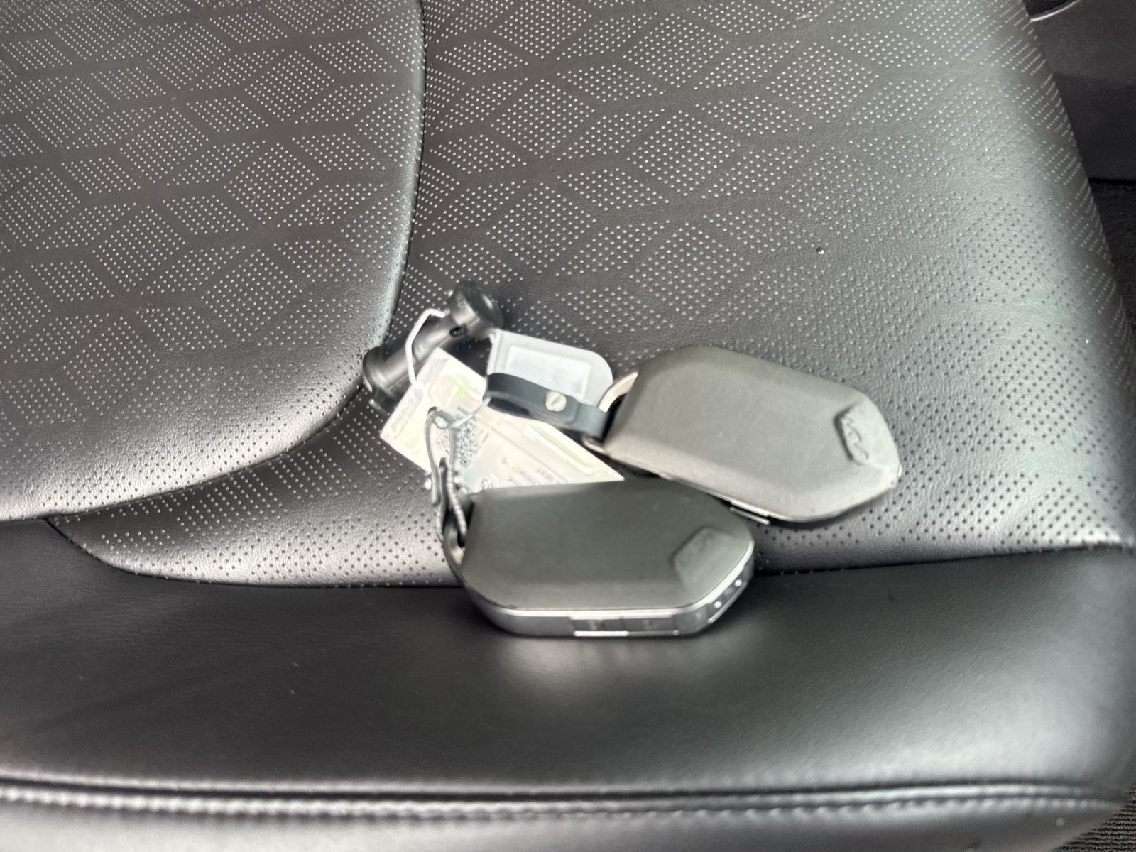 Used 2025 Kia Carnival FWD image 26