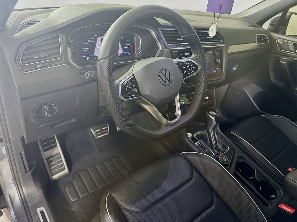 Used 2022 Volkswagen Tiguan SEL R-Line image 9