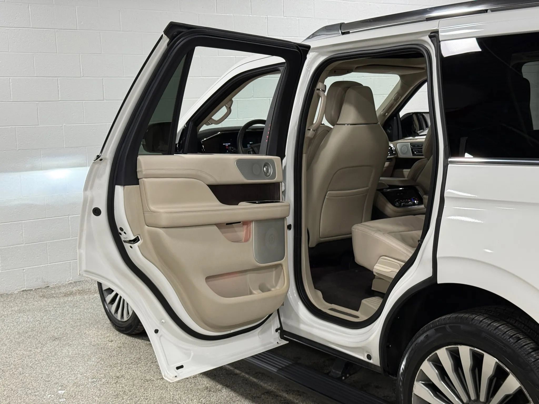 Used 2020 Lincoln Navigator Reserve w/ Luxury Package image 69